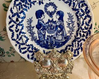 Royal Crownford  “Happy Holiday” Staffordshire England  Christmas Plate