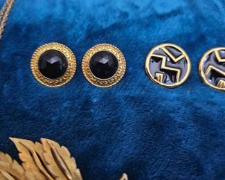 Vintage Monet Gold Tone Earrings Black Enamel Zig Zap H17