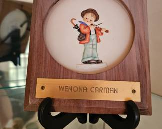 M J Hummel - Goebel Mini Collecor Plate in Frame 1984 Little Music Maker