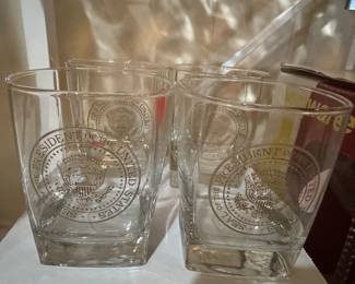 White House Glass Set