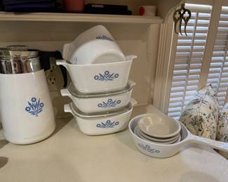 VTG Corning Ware Blue Cornflower 9 Cup Stovetop Pot w Lid Coffee, Casserole Dishes with Lids, Measuring Cup & Frying Pan