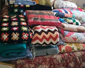 Quilts & Crochet Blankets
