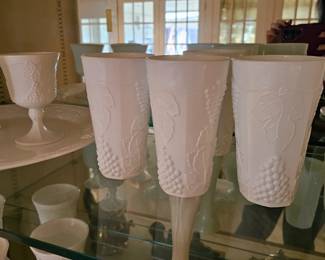 Set of 4 Vintage Indiana Colony Harvest Grape Milk Glass 5 3/4" 16 Oz Tumblers