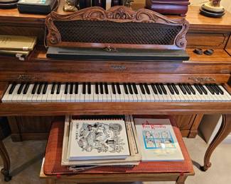 Baldwin Acrosonic 913 (French Provincial Pecan)