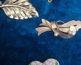 1950's BSK Waterfall Chrysanthemum  Flower Brooch, Faux Miniature Pearls, Rhinestones Gold Tone & 1950's BSK Waterfall Chrysanthemum  Flower Brooch, Faux Miniature Pearls, Rhinestones Gold Tone