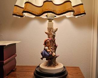 Hummel Apple Tree Girl Lamp with Original Shade