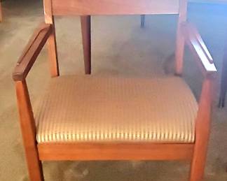 (1) MCM Captains chair
