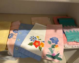 Lots of inexpensive vintage embroidered linens in pristine condition 
