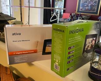 Digital picture frames - new in box!