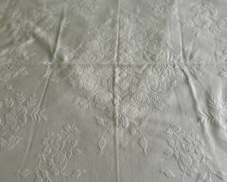 Matelassé bedspread