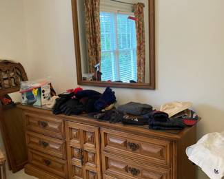 Bedroom furniture set