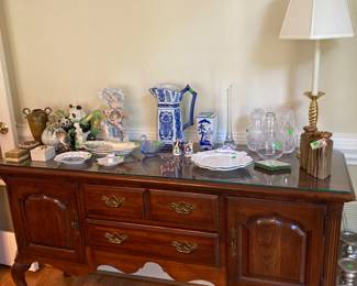 Thomasville dining room set buffet