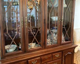 Thomasville dining room set china cabinet