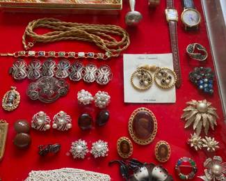 Vintage watches, jewelry and novelties