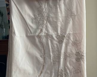 Beautiful linen tablecloth in great condition