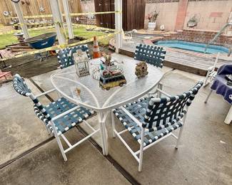 patio table w/4 chairs