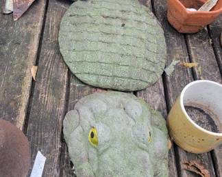 crocodile, alligator garden stone set