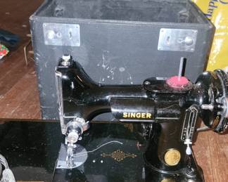 Featherweight Singer 221