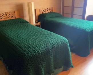 TW125Twin Beds, Nightstand and Lamp