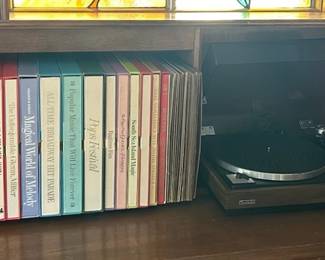 TW167VTransAudio 1800 Turntable And Mystery Lot Of Records