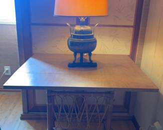 TW138ADrop Leaf Table And Asian Lamp