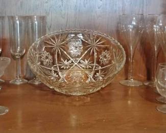 TW114Glass Bowl With Glassware
