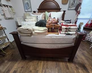 Linens, Pillows and Quilts