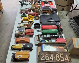 Cast Iron Cars, Trains, Tractors, Carriages / Die-Cast Cars