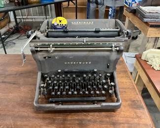 Underwood Rhythm Touch Deluxe Typewriter