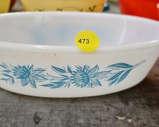 VINTAGE CASSEROLE DISH