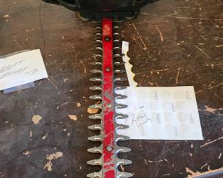 HEDGE TRIMMER