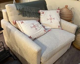 Arhaus KIPTON Electric Recliner (pr)