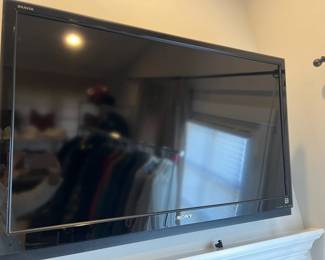 Sony Bravia TV with Swivel Wall Mount