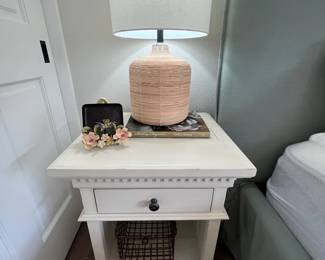 Nightstands (pr)
