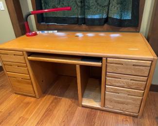 115 OversizedSolidWoodExecutiveDeskwDrawersPullOutKeyboardTray