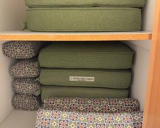 116 6GardenChairCushionsBolstersGreenPatternedLikeNew