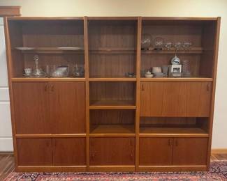 20 VintageTeakWallUnitwDropDownBarStorage