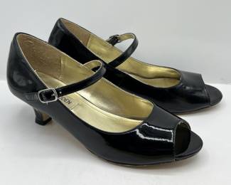 Lot 252 | Ladies Sz3 Steve Madden Mary Jane Peeptoes