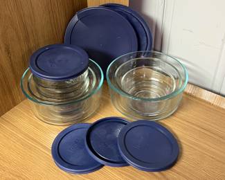 Lot 124 | Pyrex Bowls w Lids