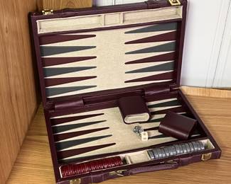 Lot 154 | Glass Chess Set Chessboard & Pieces