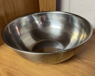 Lot 106 | Large Metal Mixing Bowl Popcorn