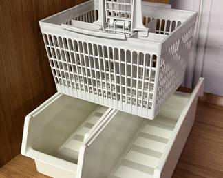 Lot 109 | Dishwasher Utensil Caddy & Fridge Drawers