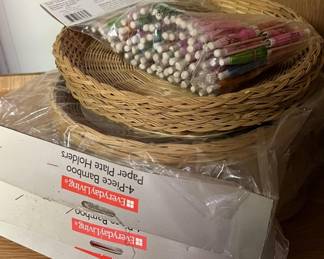 Lot 105 | Bamboo Paper Plate Picnic Holders Tiki Umbrellas