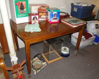 The matching Hutch is in the Garage