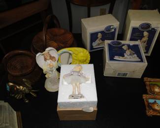 Figurines, a complete set