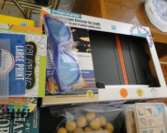 Craft paper trimmer
