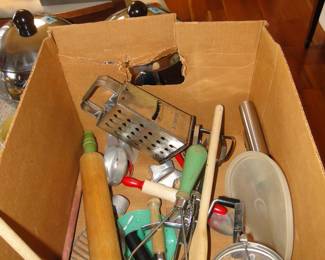 All these vintage kitchen items, in this box, $2 each