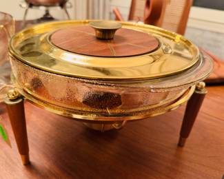 George/s Briard Warming Stand w/ Pyrex Dish