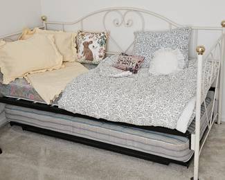 Trundle bed