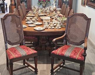 Huge dining table with 10 chairs 